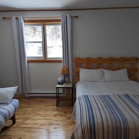 Saint-David-de-Falardeau Auberge Carcajou חדר תמונה