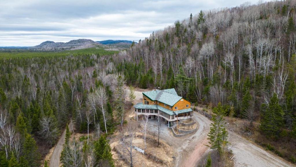 Saint-David-de-Falardeau Auberge Carcajou מראה חיצוני תמונה