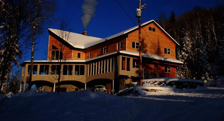 Saint-David-de-Falardeau Auberge Carcajou מראה חיצוני תמונה